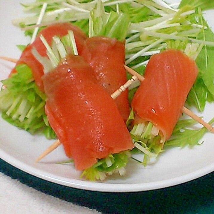 簡単 おつまみやおもてなしに水菜のサーモン巻き レシピ 作り方 By かっぺ4217 楽天レシピ